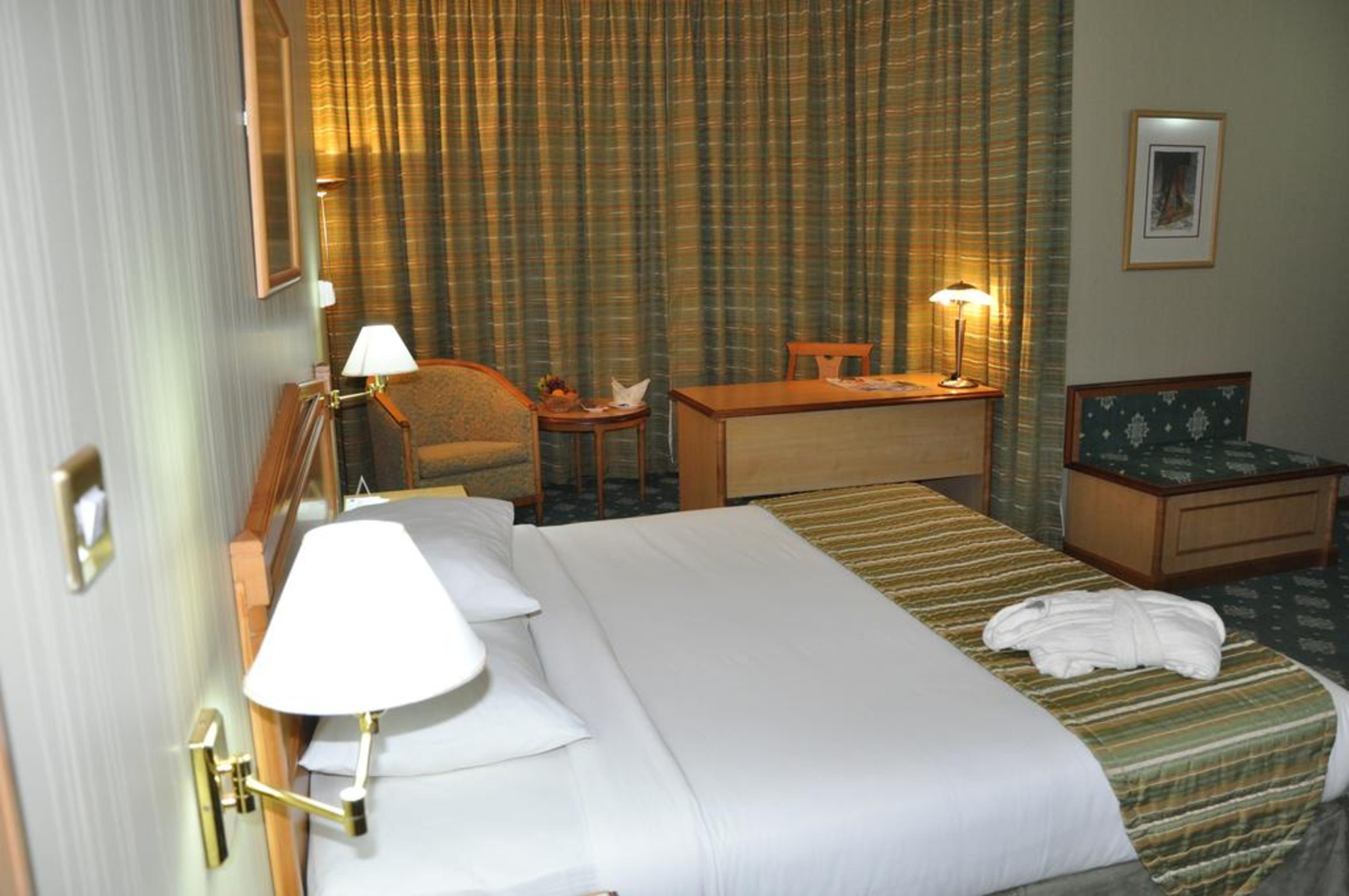 Grand Continental Hotel Абу-Даби Экстерьер фото