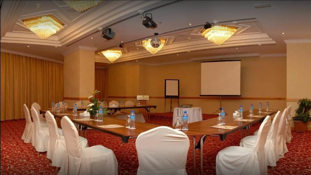 Grand Continental Hotel Абу-Даби Экстерьер фото